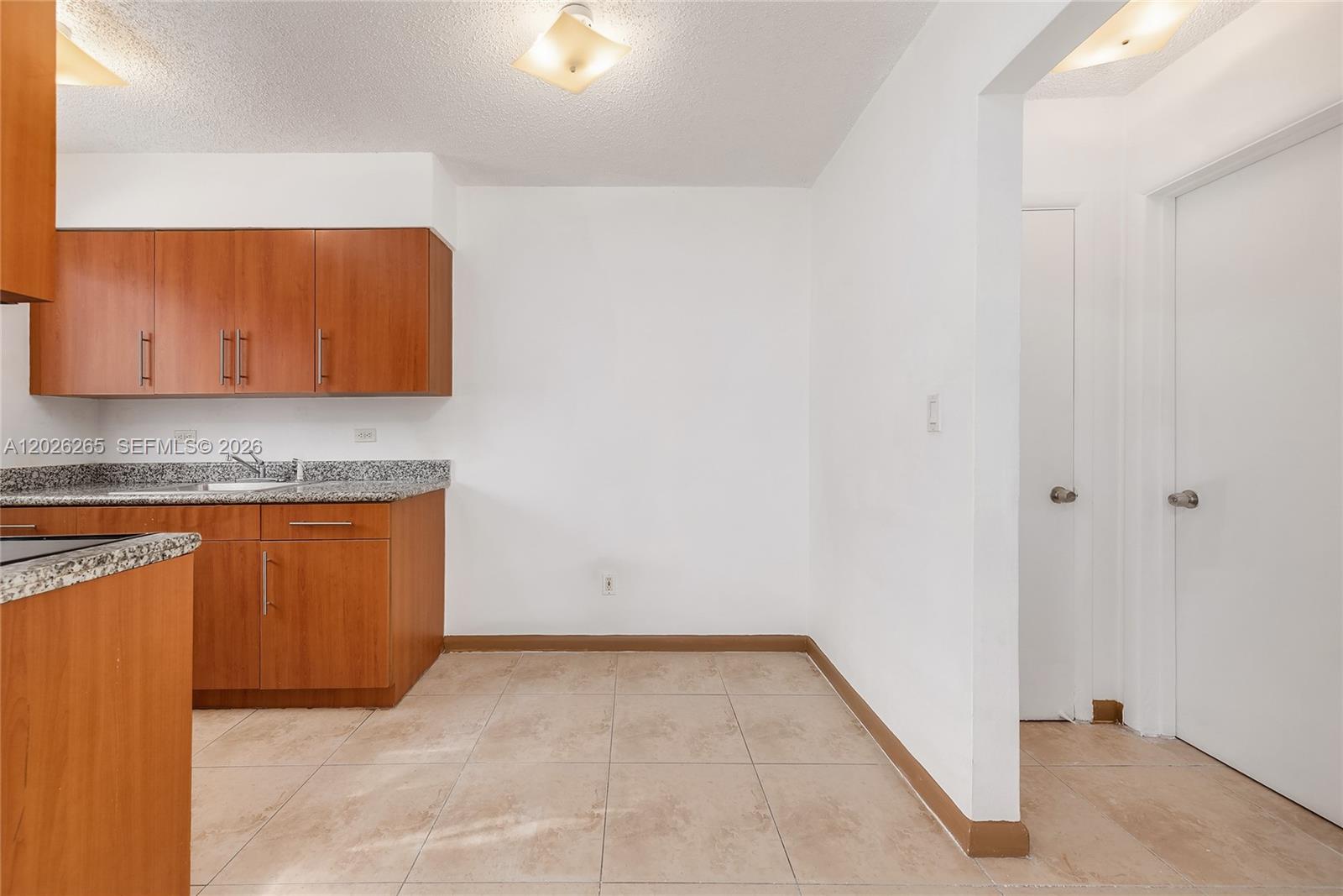 932 Moffett St # 6