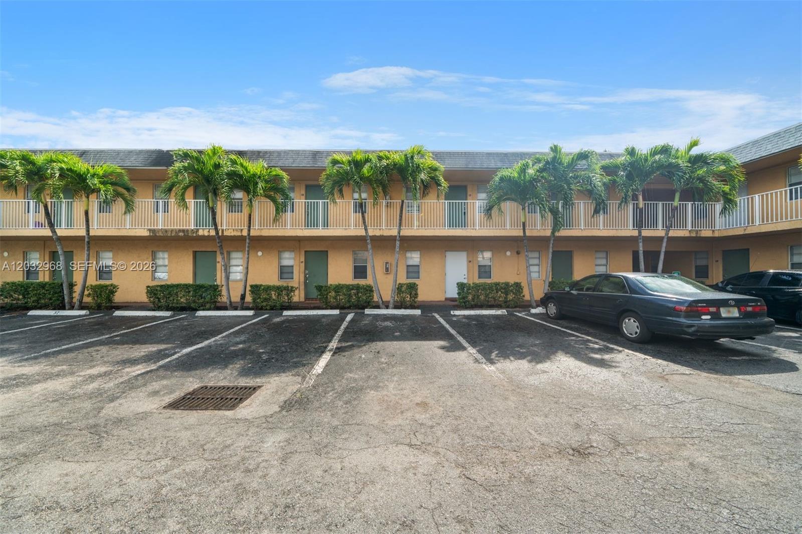 4081 N Dixie Hwy # 27