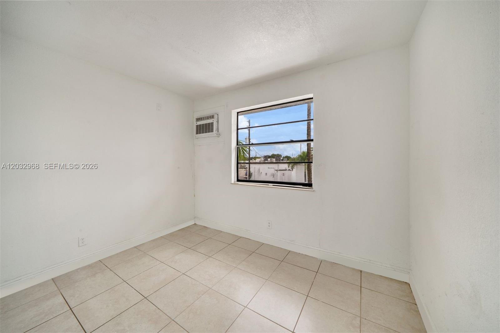 4081 N Dixie Hwy # 27