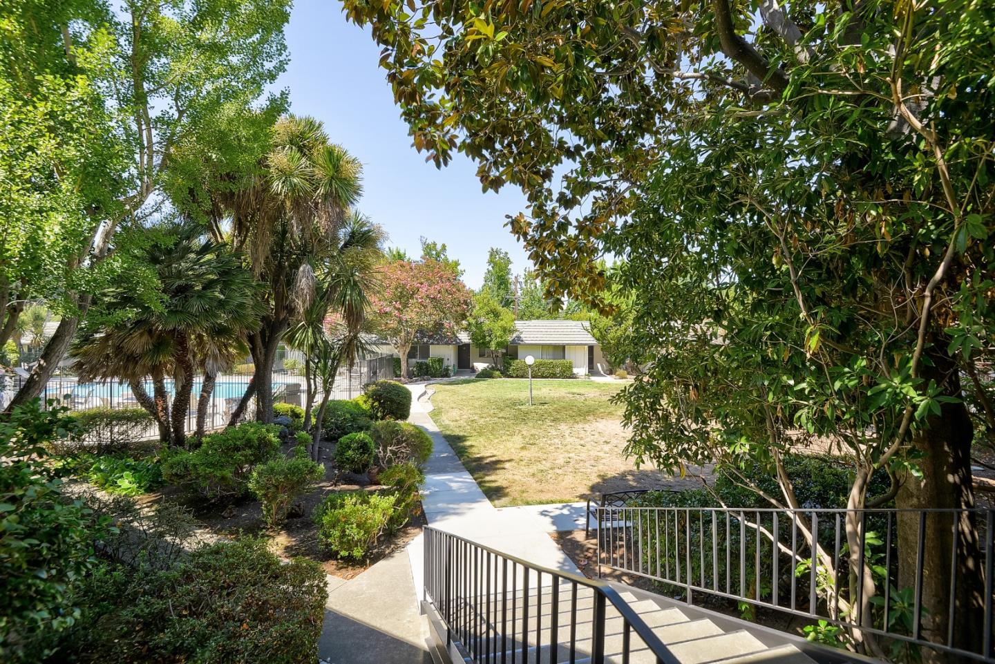 21 Willow RD 24
