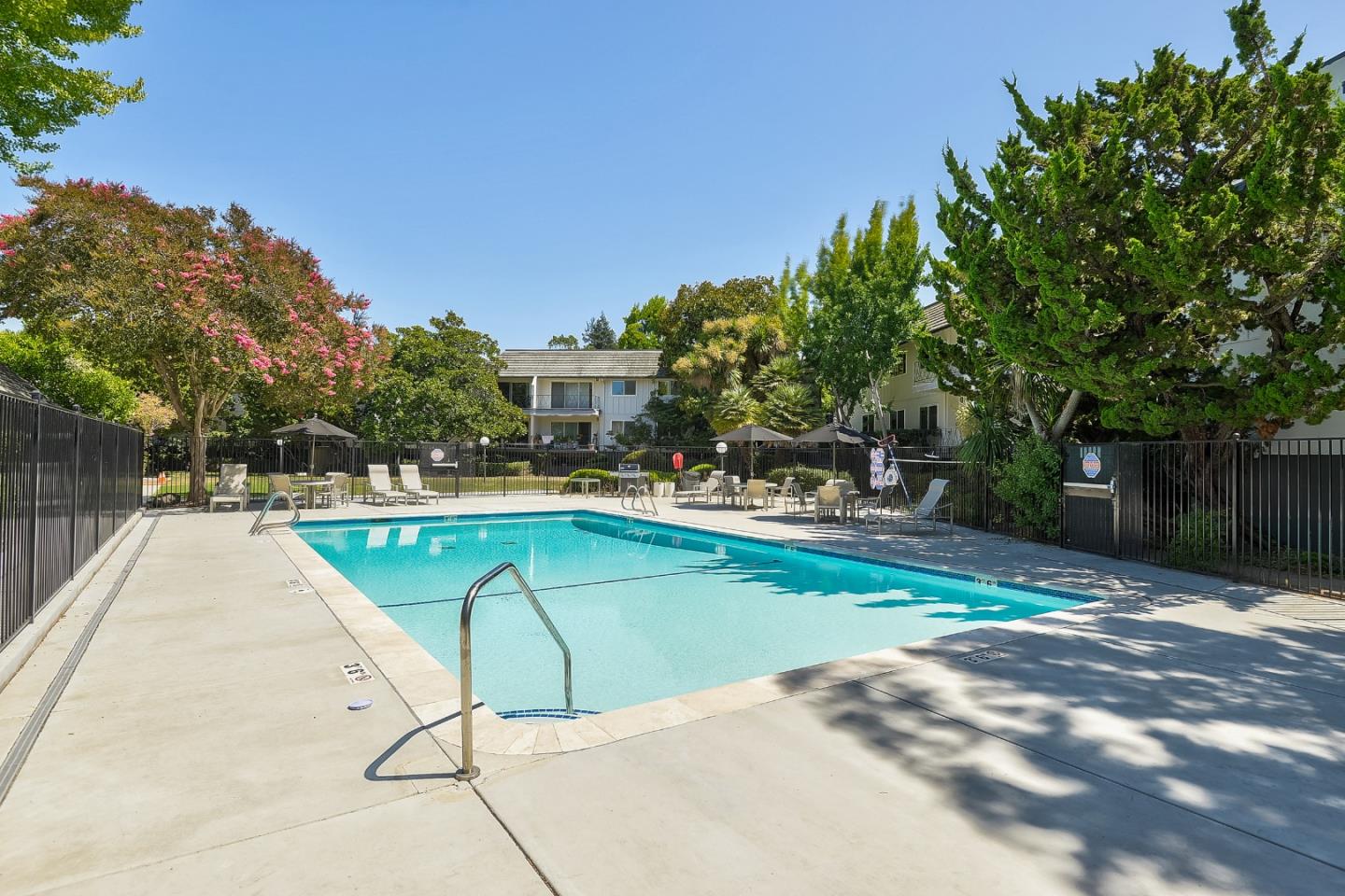 21 Willow RD 24