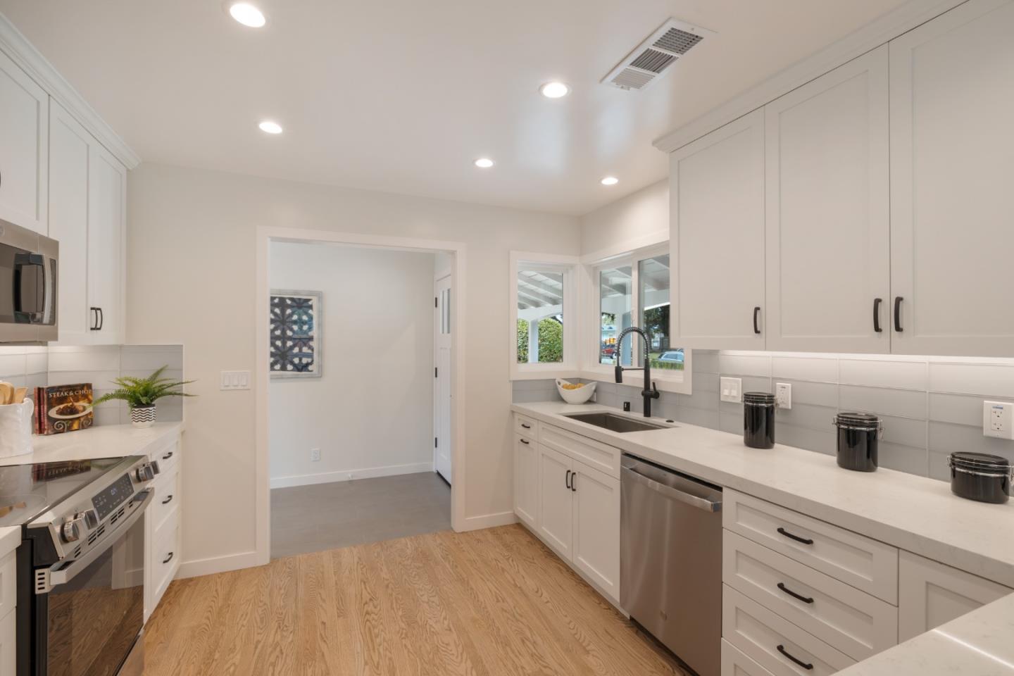 343 Redwood Avenue