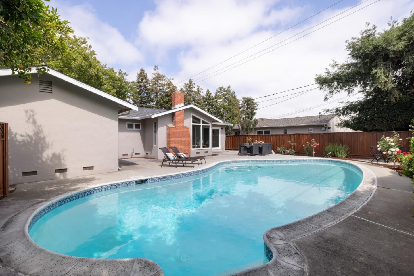 343 Redwood Avenue