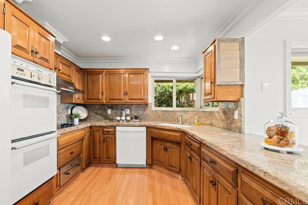 5946 Overlake Ave