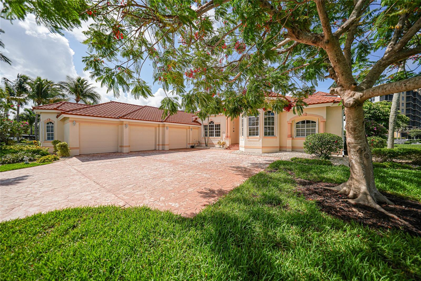 3351 DIAMOND KEY CT
