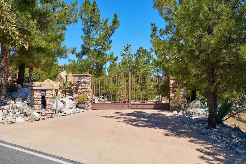 38290 Via Vista Grande