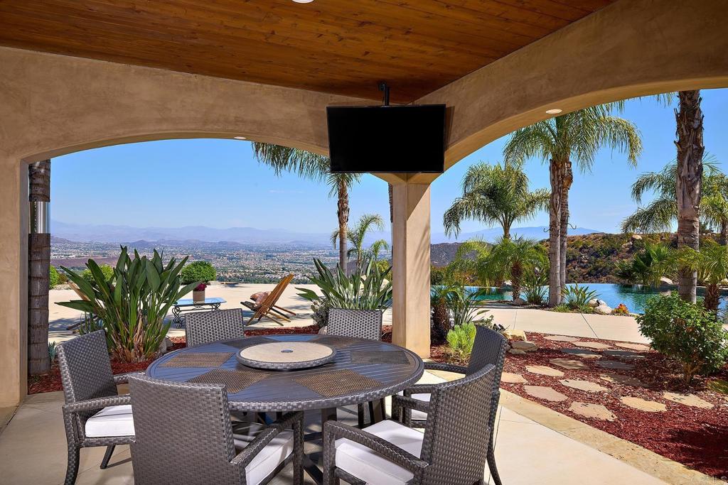 38290 Via Vista Grande