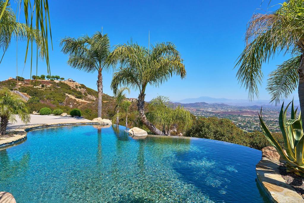 38290 Via Vista Grande