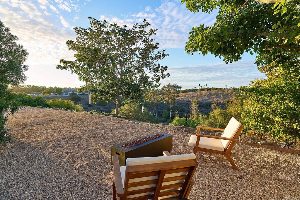 2869 Dos Lomas Place