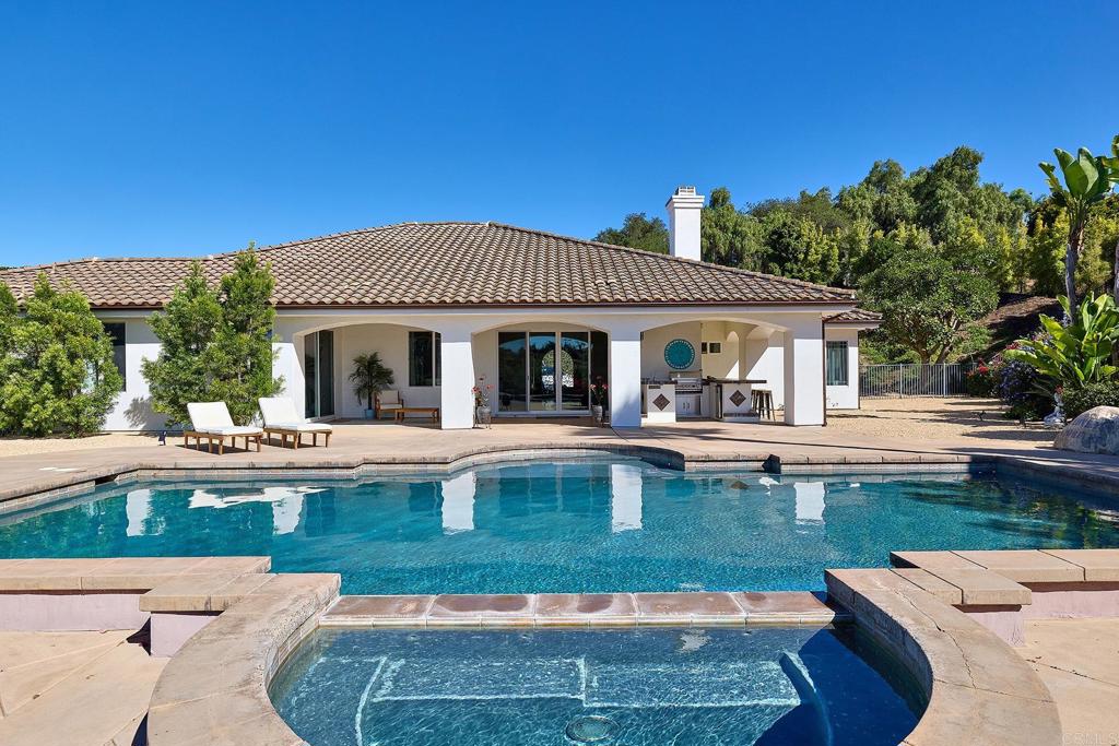 2869 Dos Lomas Place