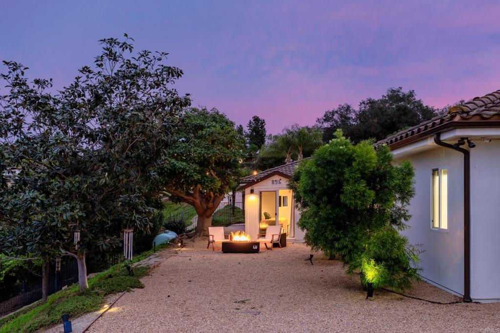 2869 Dos Lomas Place