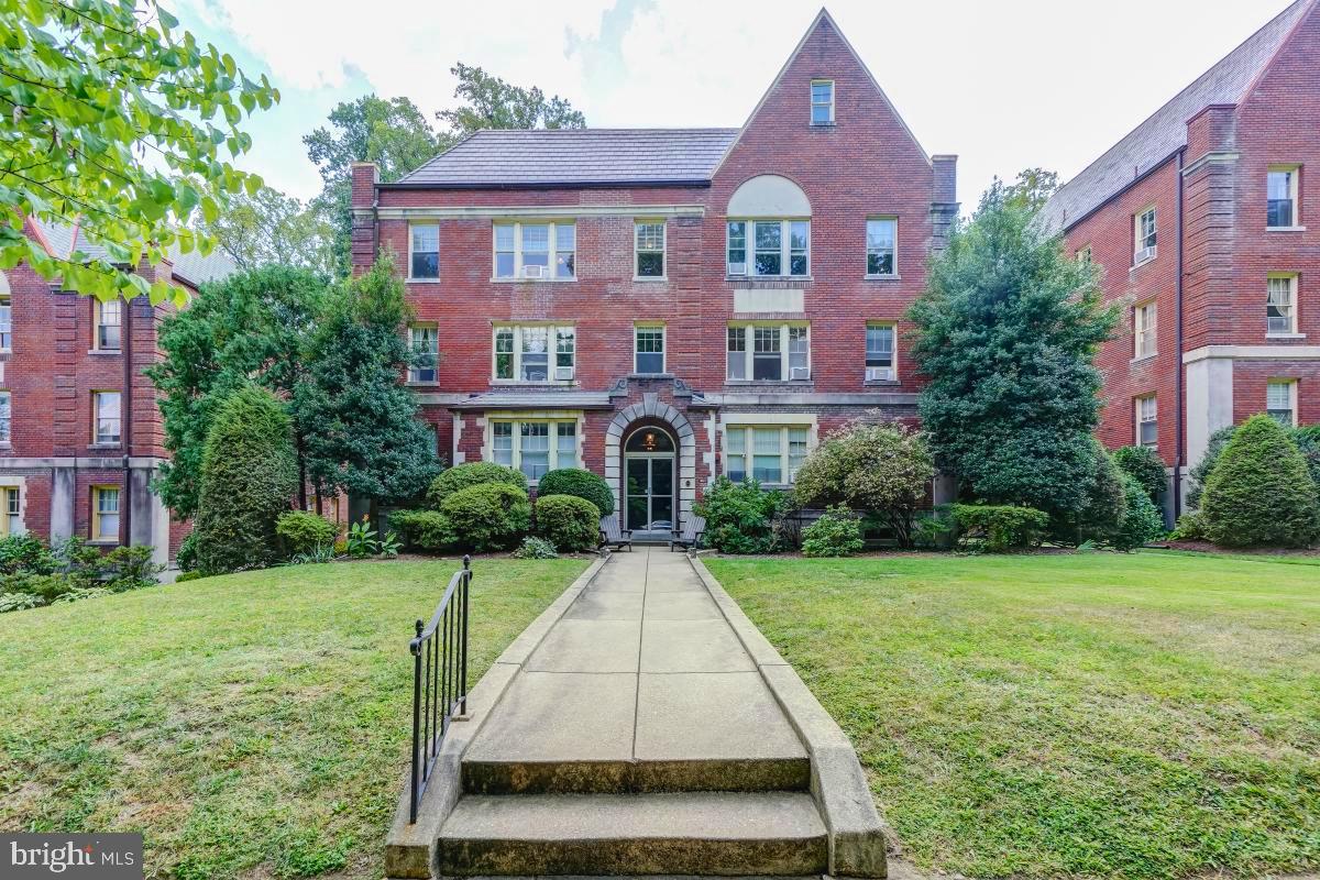 3022 Porter NW #302
