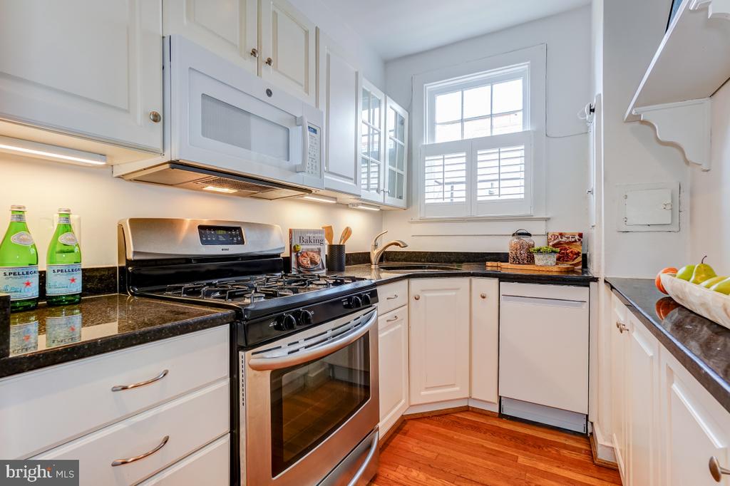 3022 Porter NW #302