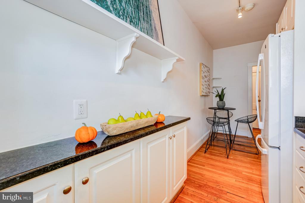 3022 Porter NW #302