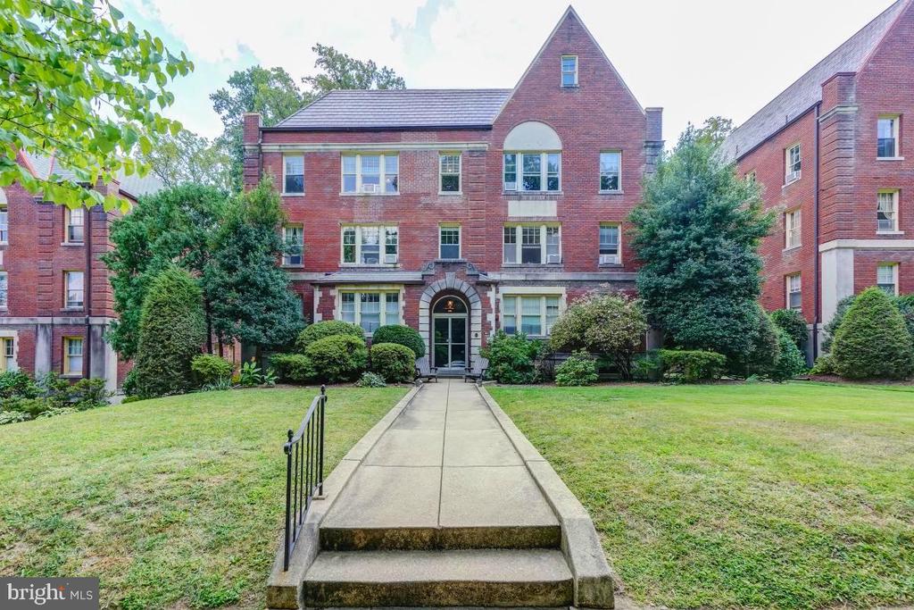 3022 Porter NW #302