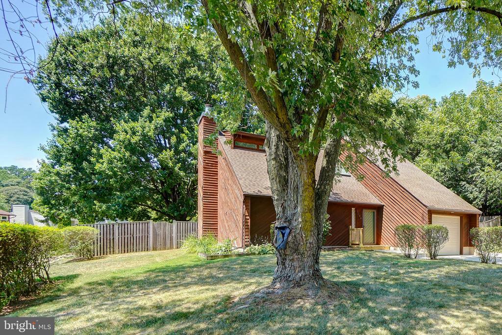 1266 Green Holly Dr