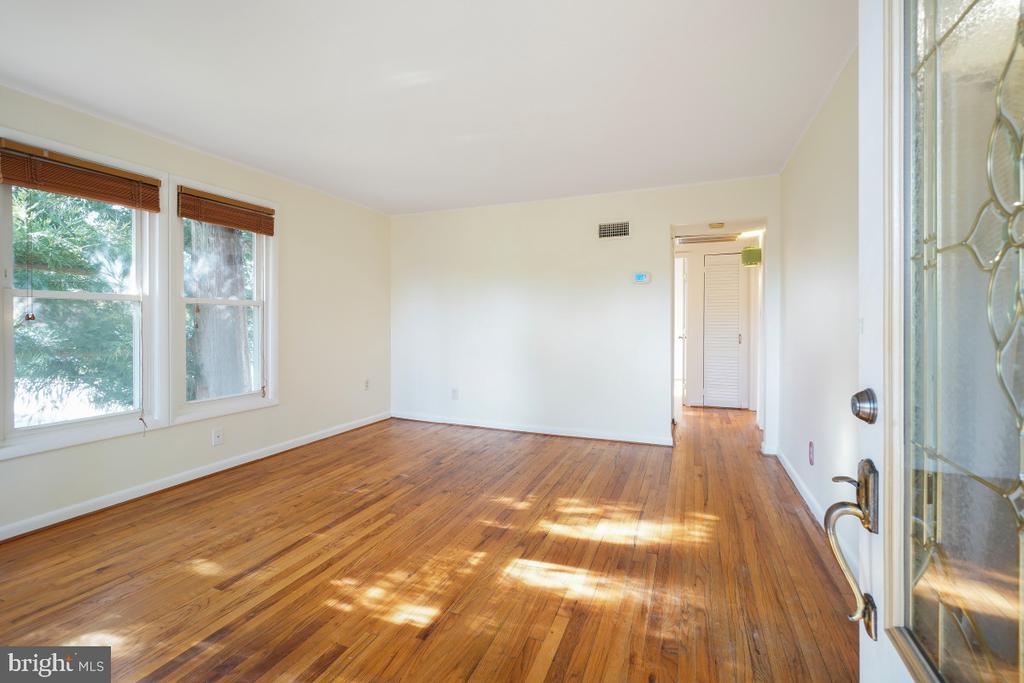 1224 SIMMONS DRIVE