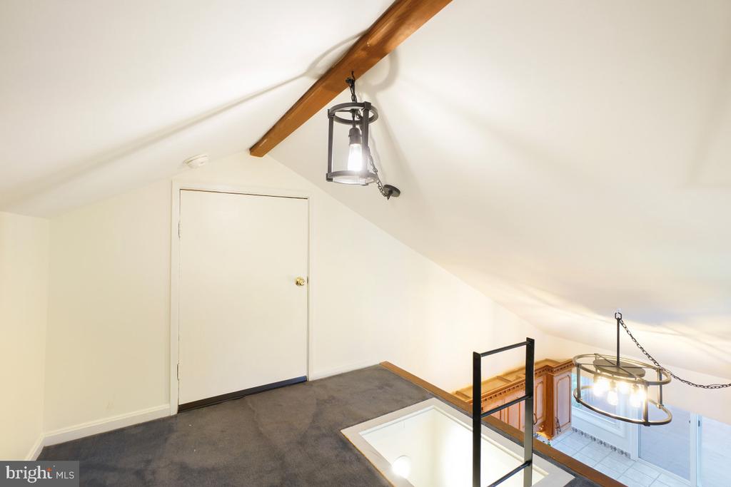 1224 SIMMONS DRIVE