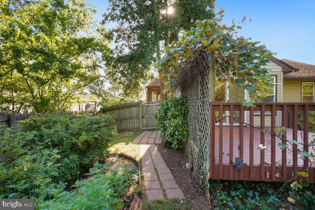1224 SIMMONS DRIVE
