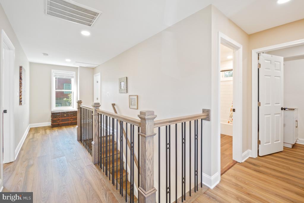 302 S BARTON STREET