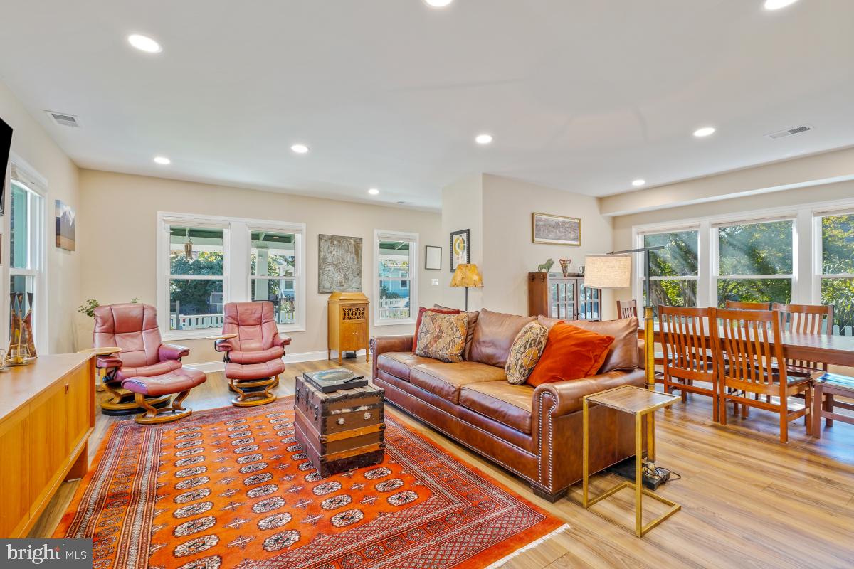 302 S BARTON STREET