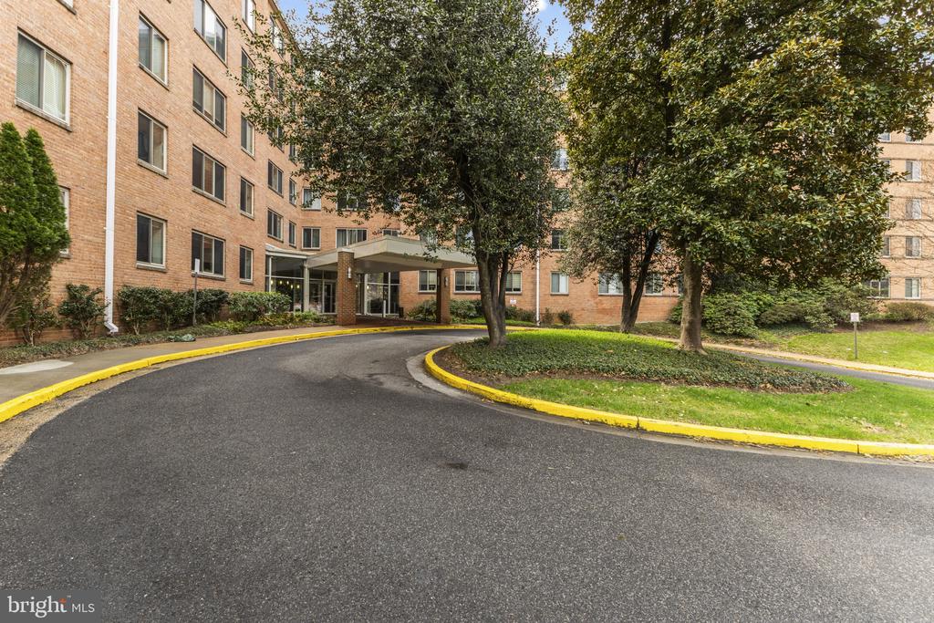 3000 SPOUT RUN PARKWAY Unit: D512