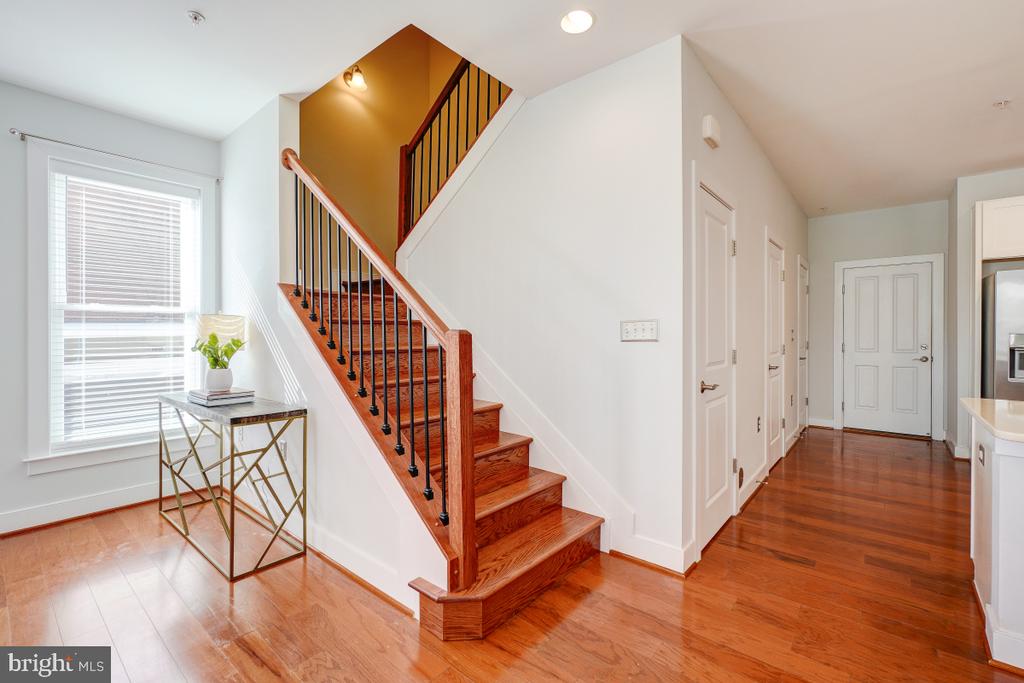 738 MCKENZIE AVENUE