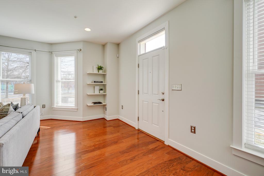 738 MCKENZIE AVENUE
