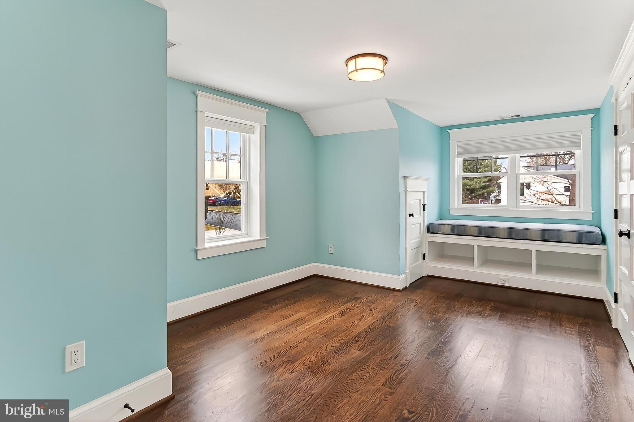 1007 N SYCAMORE STREET