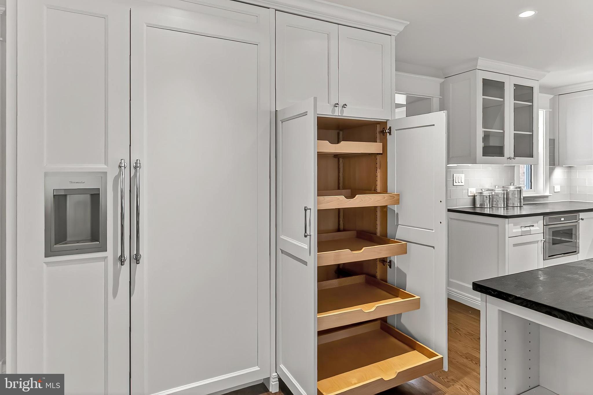 1007 N SYCAMORE STREET