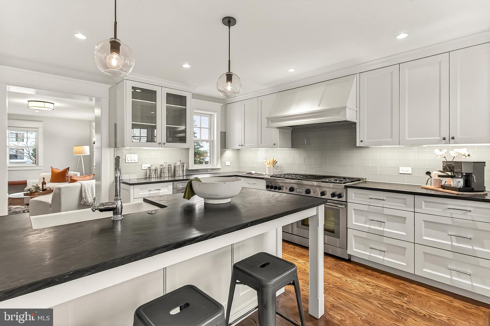 1007 N SYCAMORE STREET