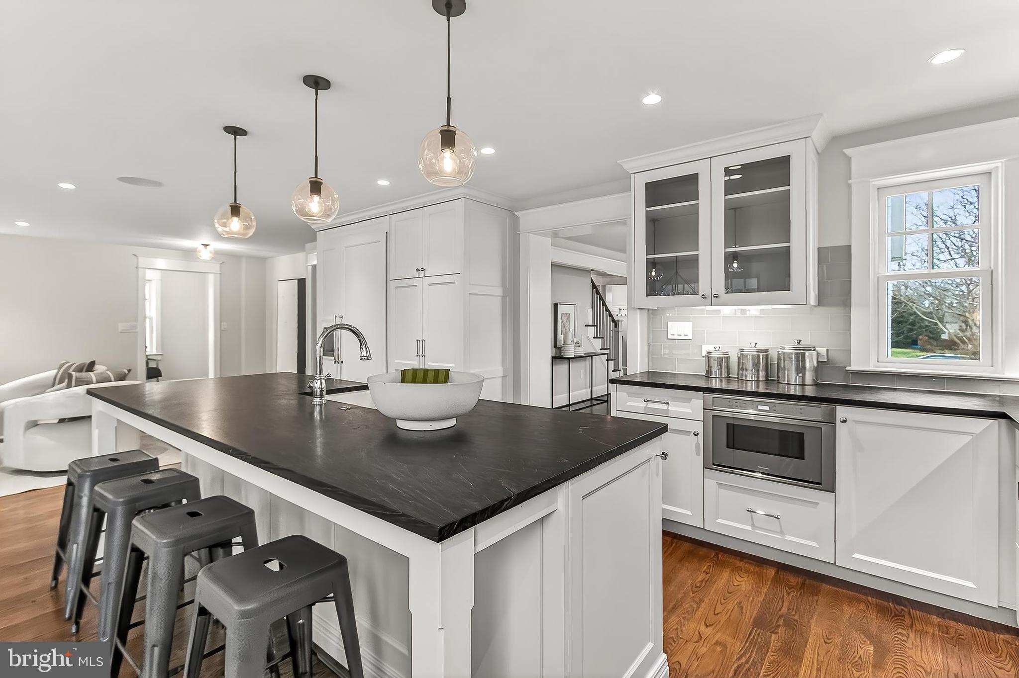 1007 N SYCAMORE STREET