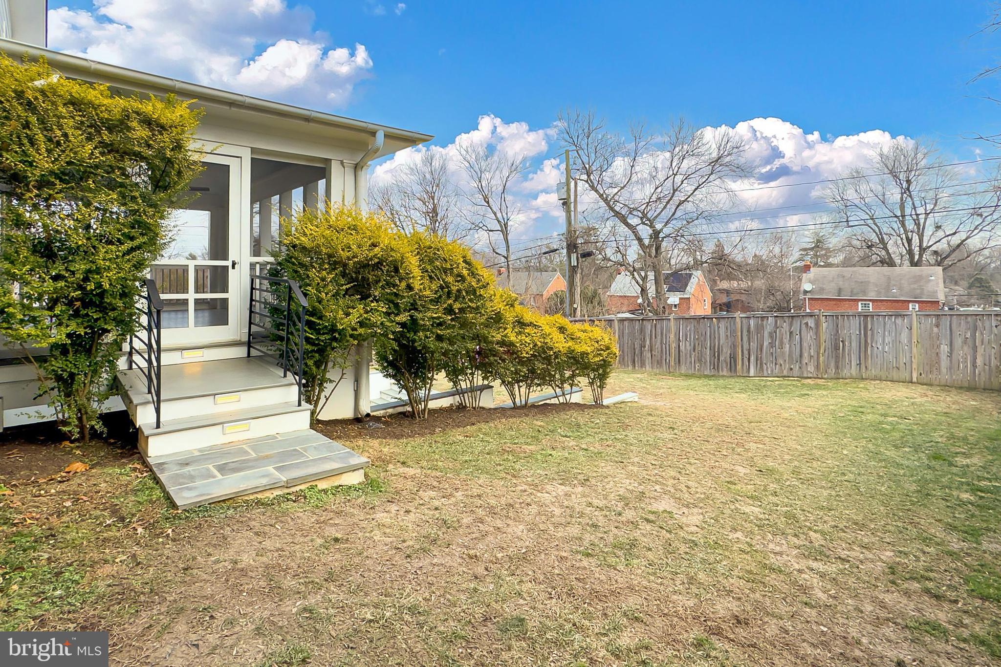 1007 N SYCAMORE STREET