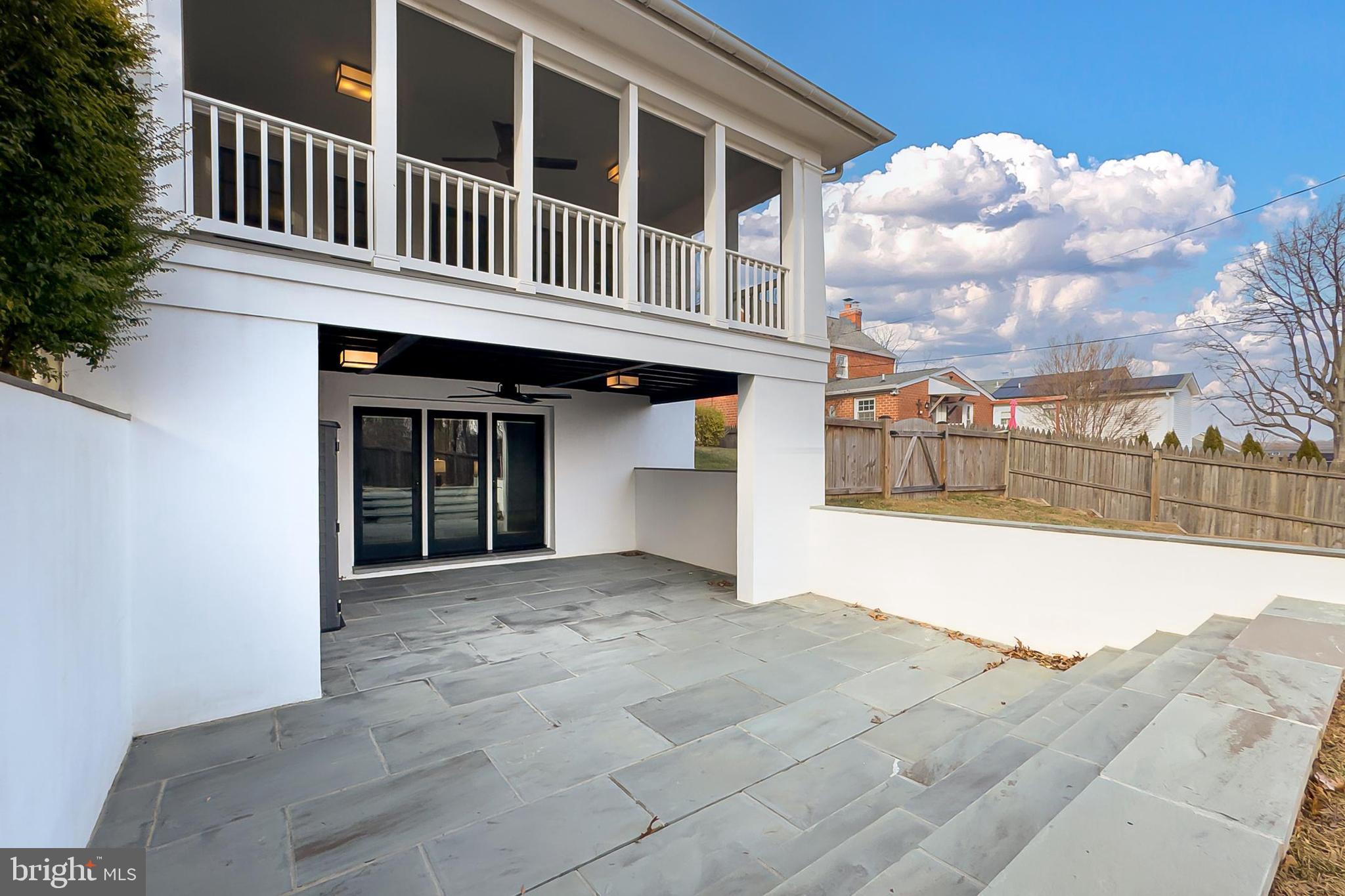 1007 N SYCAMORE STREET