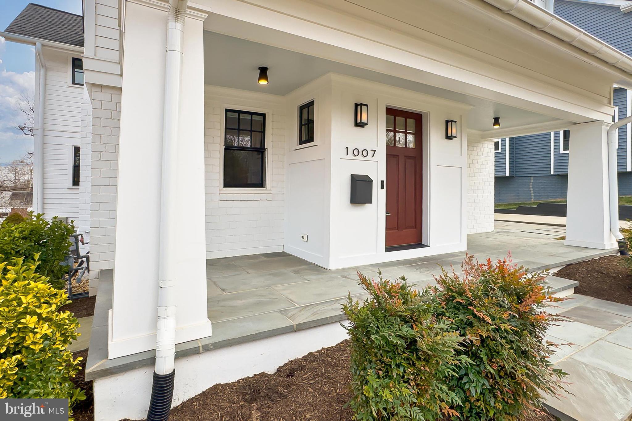 1007 N SYCAMORE STREET