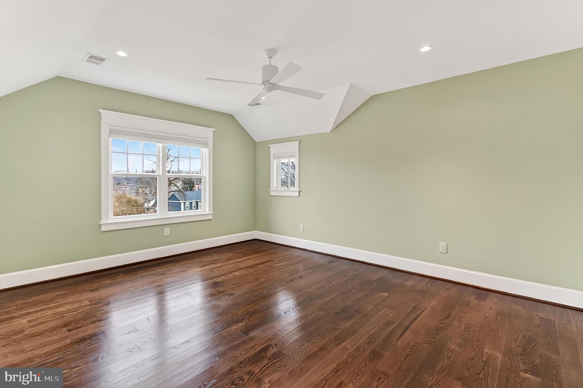 1007 N SYCAMORE STREET