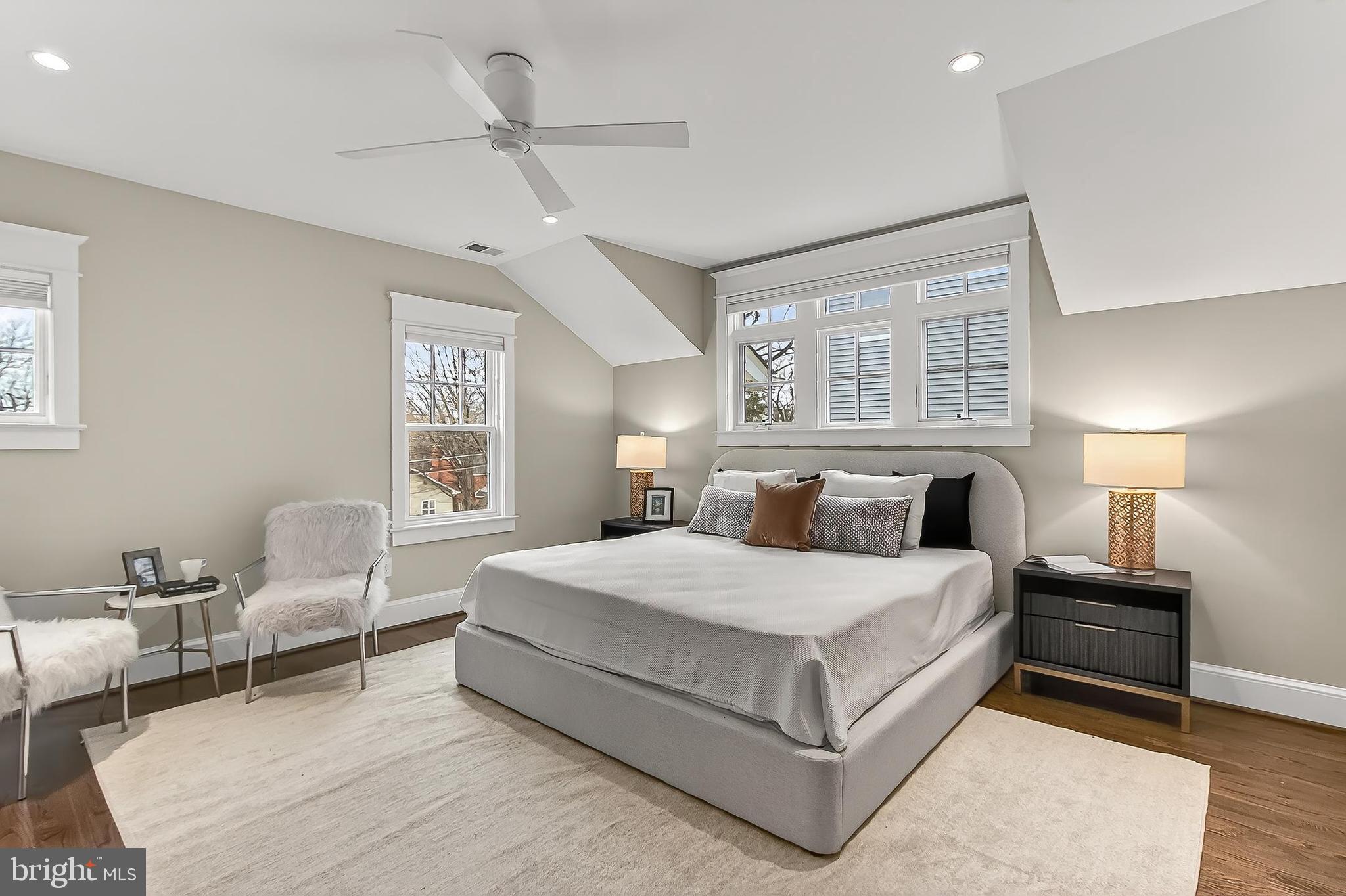 1007 N SYCAMORE STREET