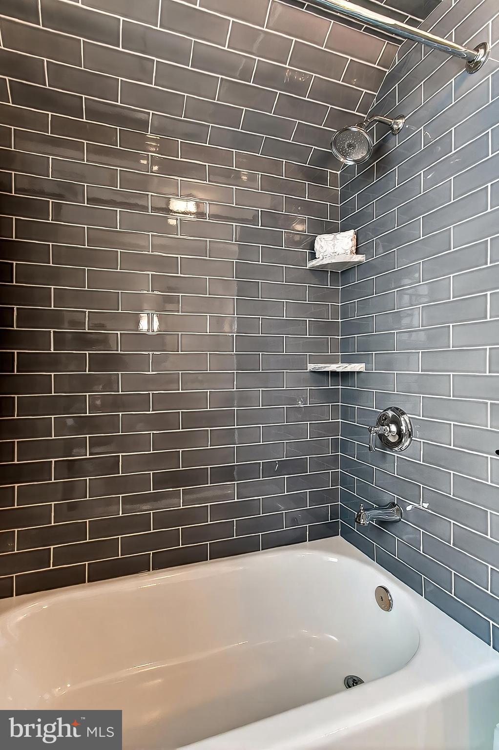 1007 N SYCAMORE STREET