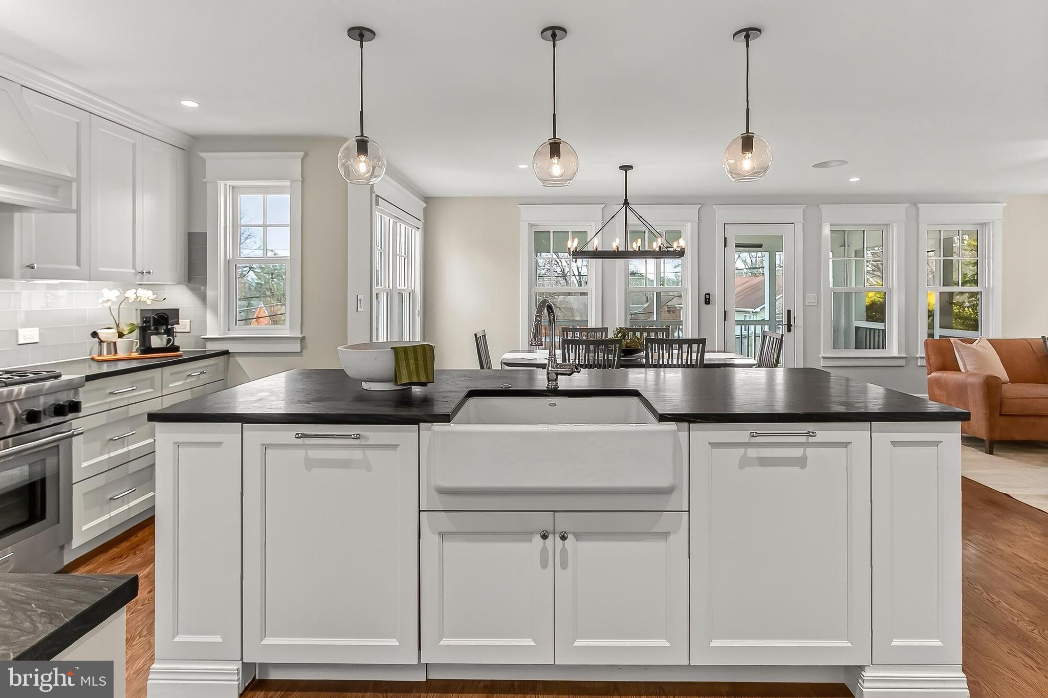 1007 N SYCAMORE STREET