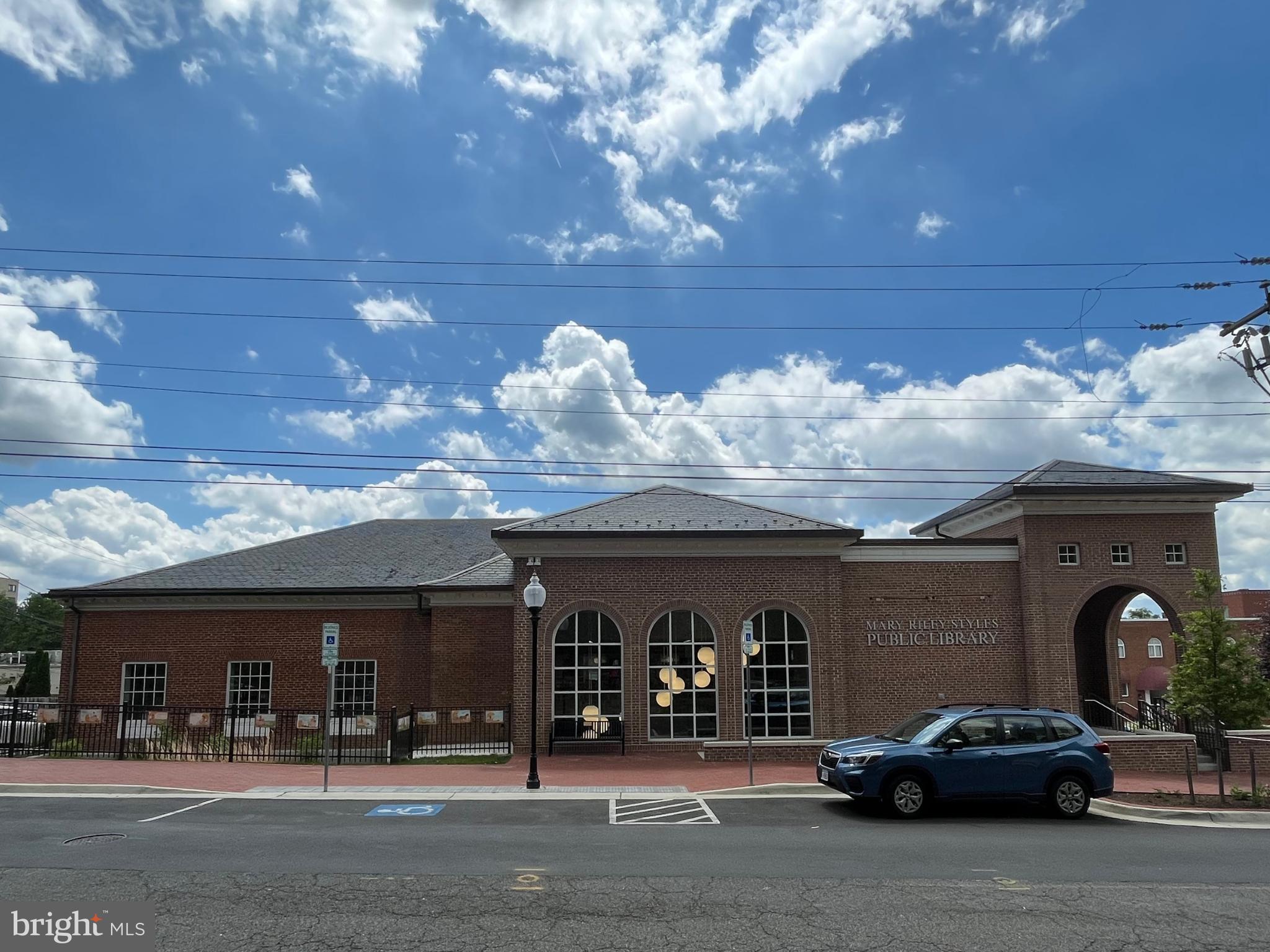 1007 N SYCAMORE STREET