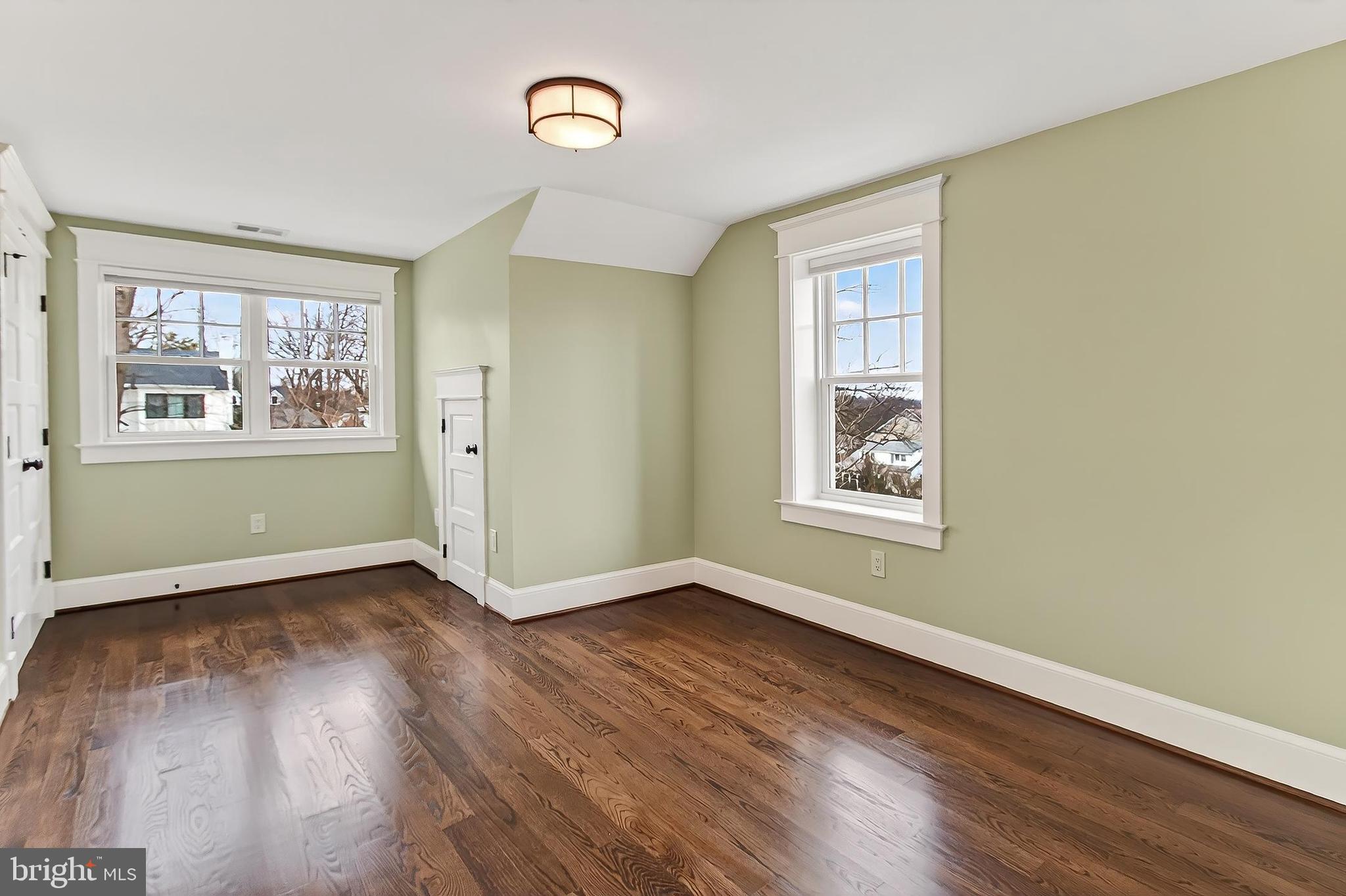 1007 N SYCAMORE STREET