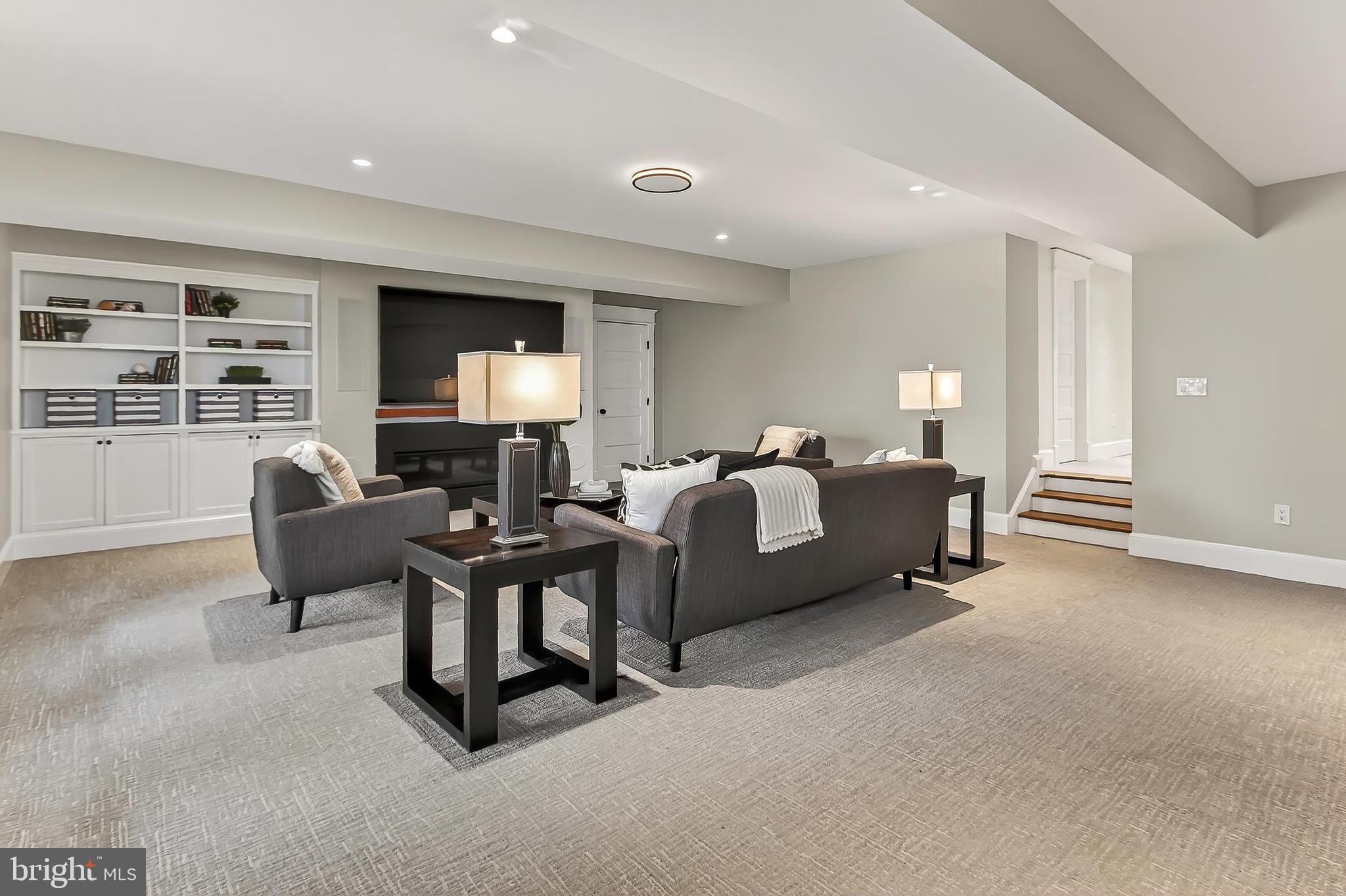 1007 N SYCAMORE STREET