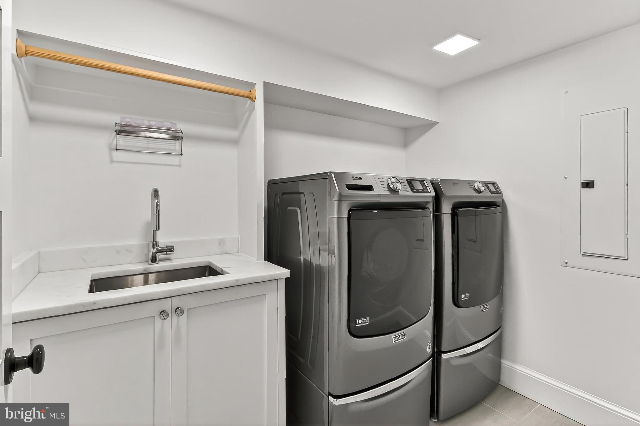 1007 N SYCAMORE STREET