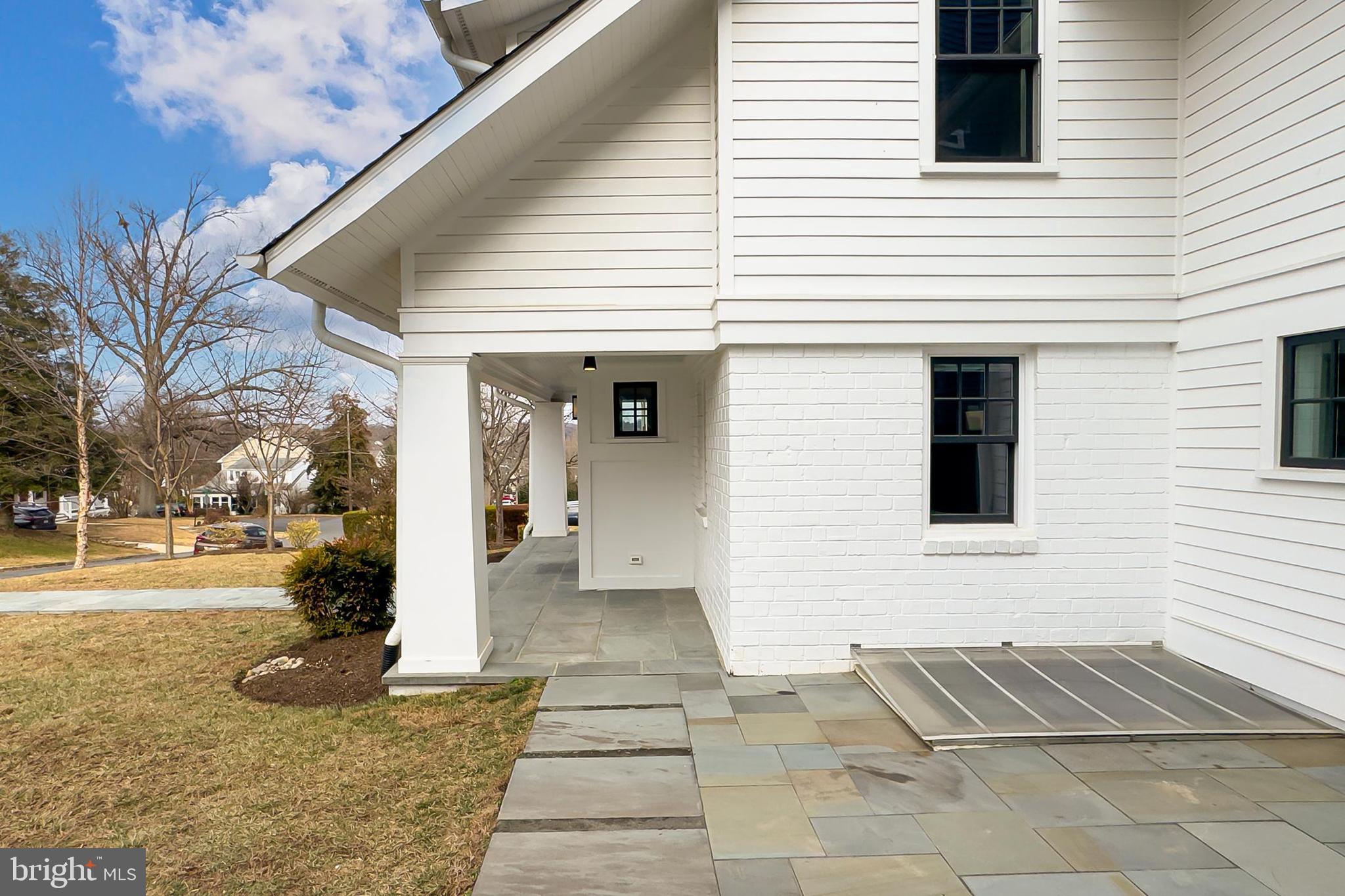 1007 N SYCAMORE STREET