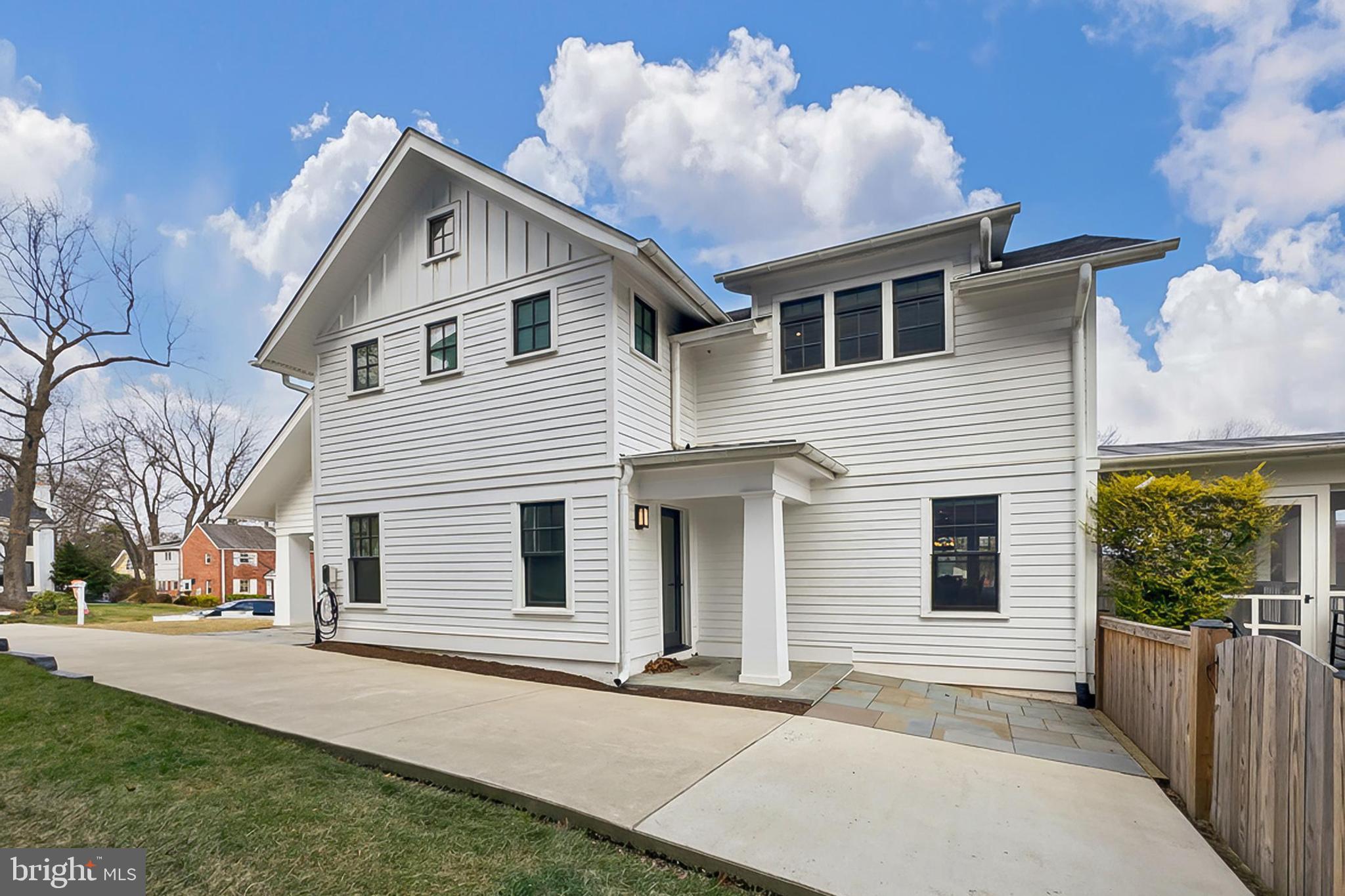 1007 N SYCAMORE STREET