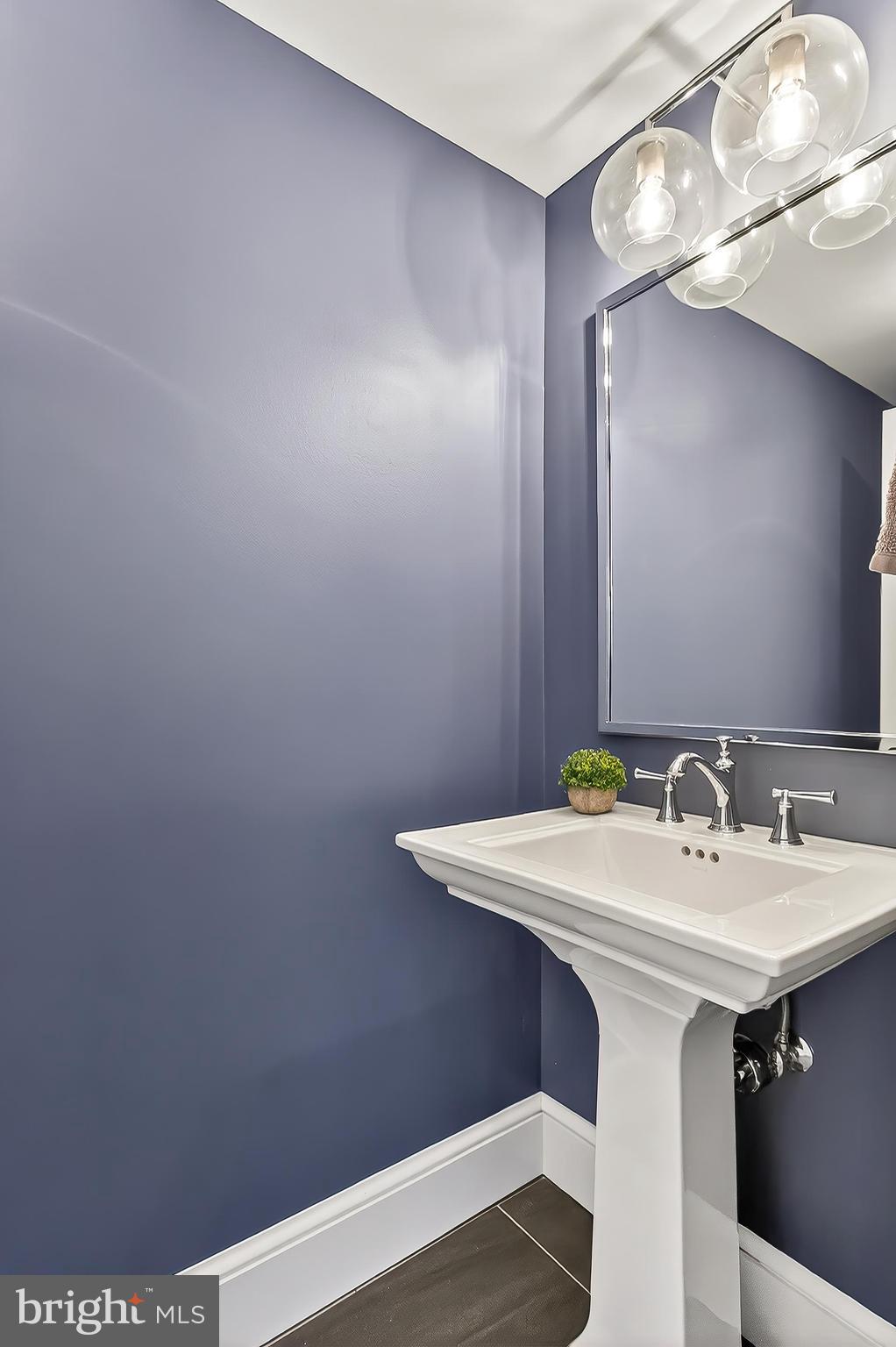 1007 N SYCAMORE STREET