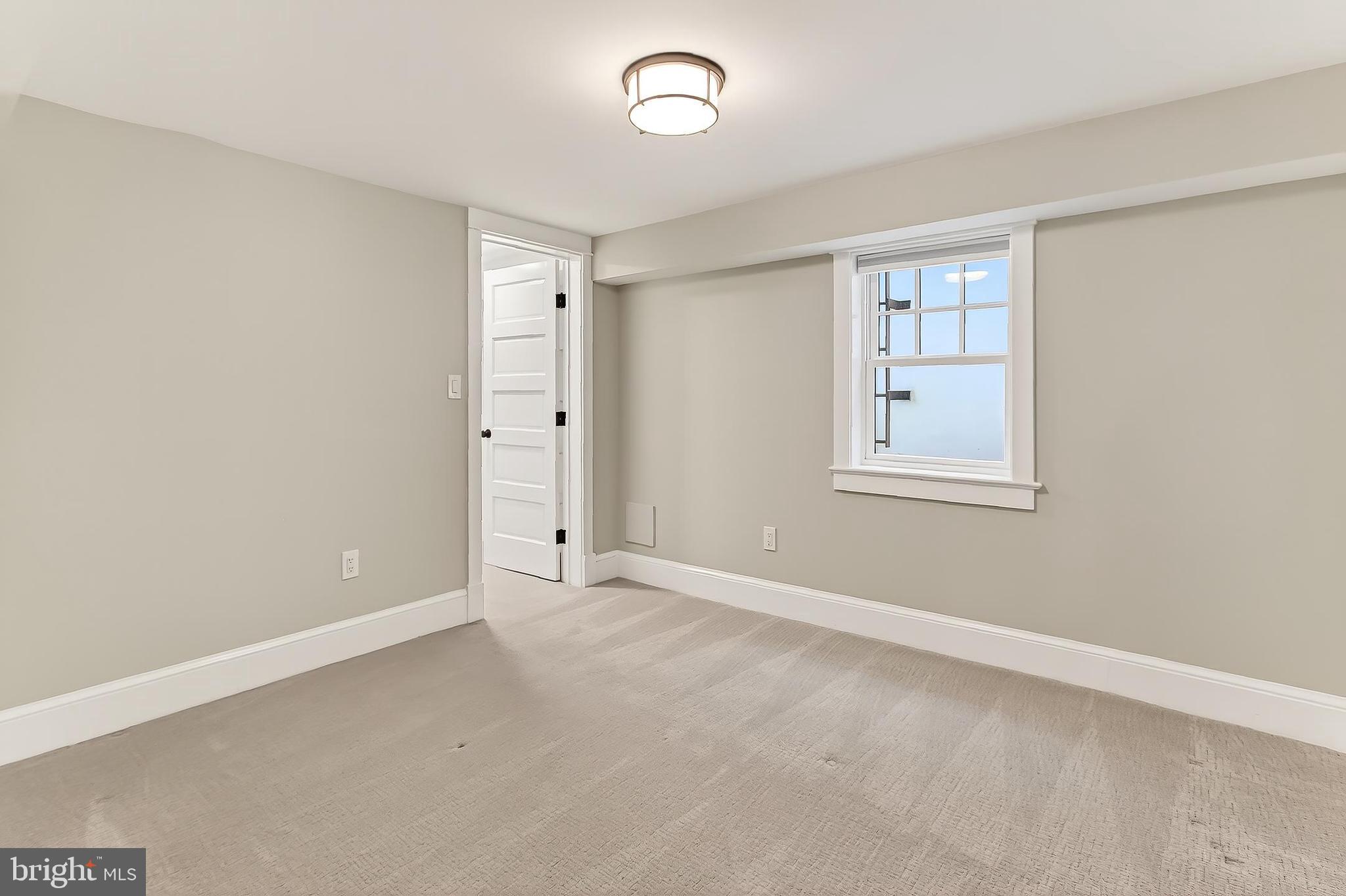 1007 N SYCAMORE STREET