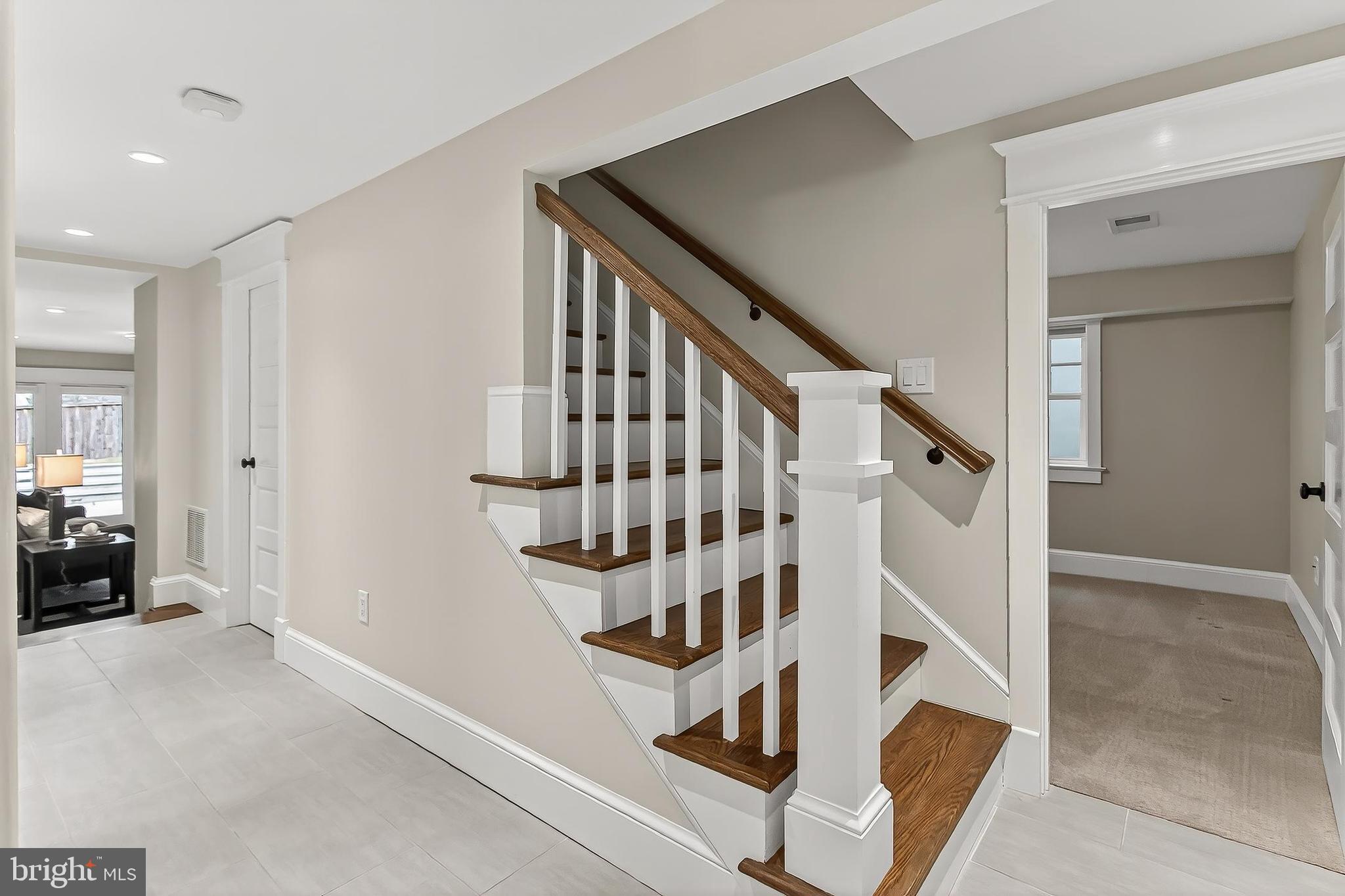 1007 N SYCAMORE STREET