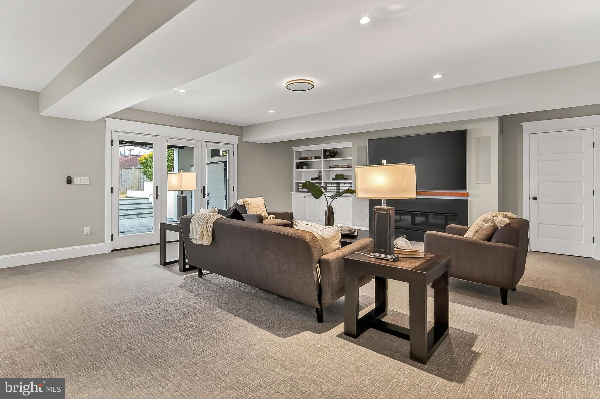 1007 N SYCAMORE STREET