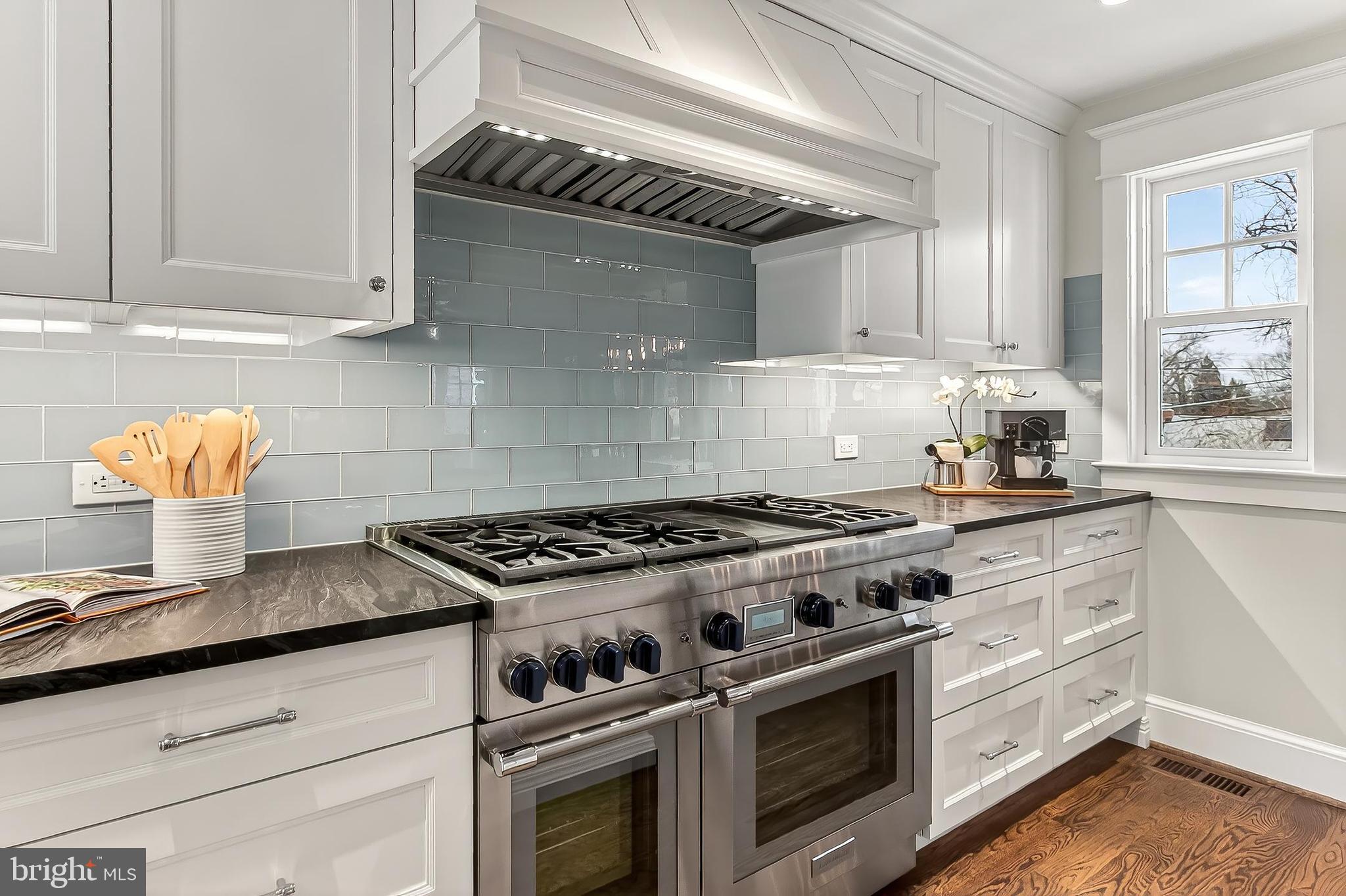 1007 N SYCAMORE STREET